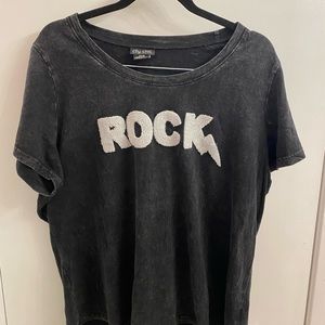 City Chic - Rock T-Shirt - Size 18 (M)